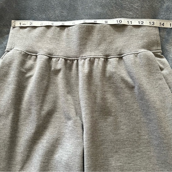 Lululemon Cotton Heather Grey Slim Fit Crop Pants - Picture 6 of 11